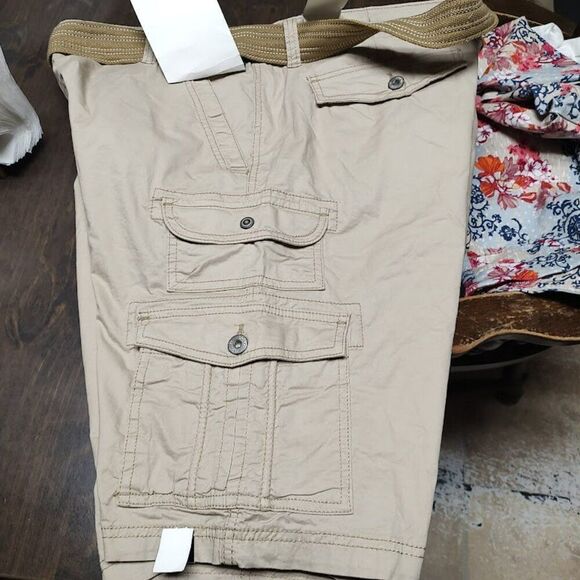 New Iron Co Beige Cargo Stretch Shorts With Belt Size Men's 40 - Picture 3 of 4